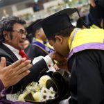 Rhoma Irama Saat hadiri Wisuda Putranya Adam Ghafari di UMS Surakarta